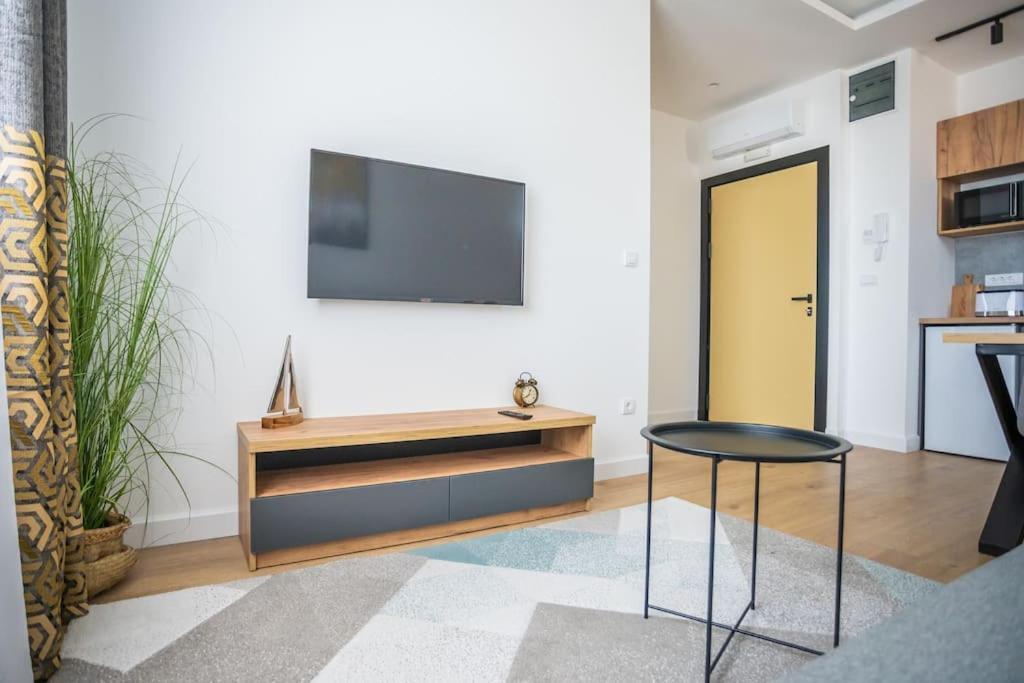 The Boy Next Door Apartment Belgrade Exterior photo